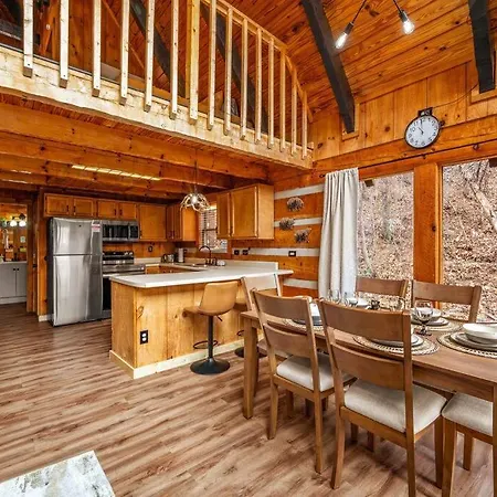 New! Black Bear Chalet Getaway With Games, Hot Tub, Rnr, Fun Sevierville Exterior photo
