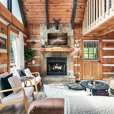 New! Black Bear Chalet Getaway With Games, Hot Tub, Rnr, Fun Sevierville Exterior photo