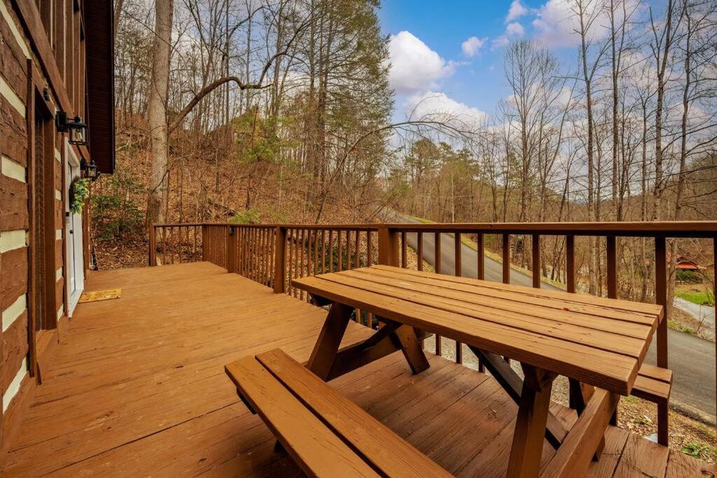 Chalet New! Black Bear Getaway With Games, Hot Tub, Rnr, Fun *