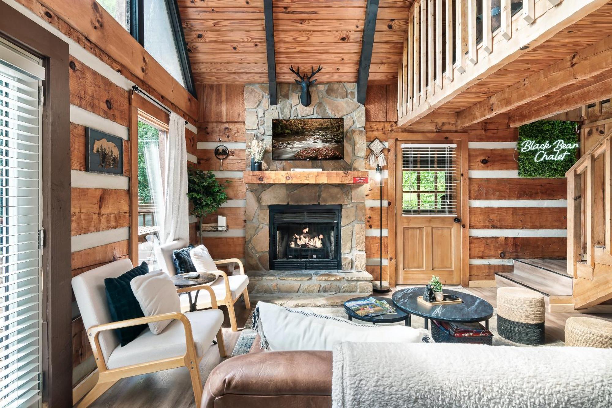 Chalet New! Black Bear Getaway With Games, Hot Tub, Rnr, Fun *