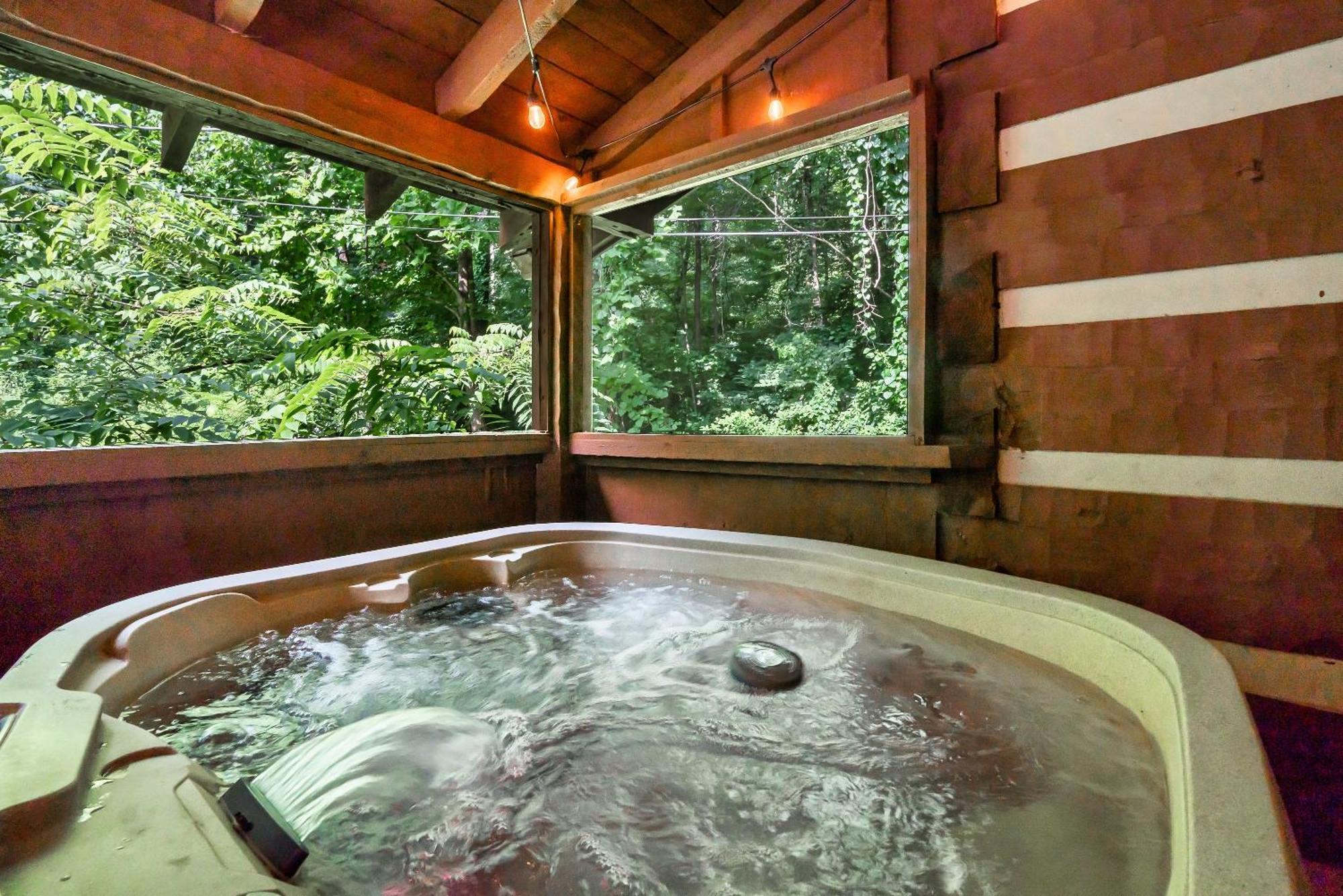 New! Black Bear Getaway With Games, Hot Tub, Rnr, Fun * Sevierville