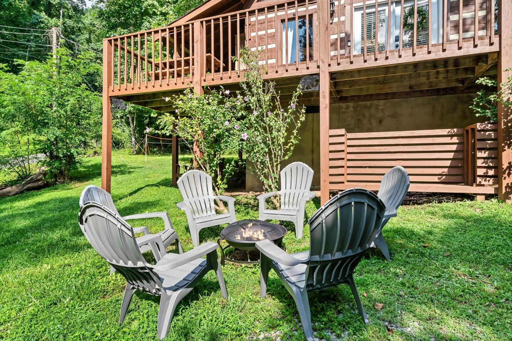 New! Black Bear Getaway With Games, Hot Tub, Rnr, Fun Chalet