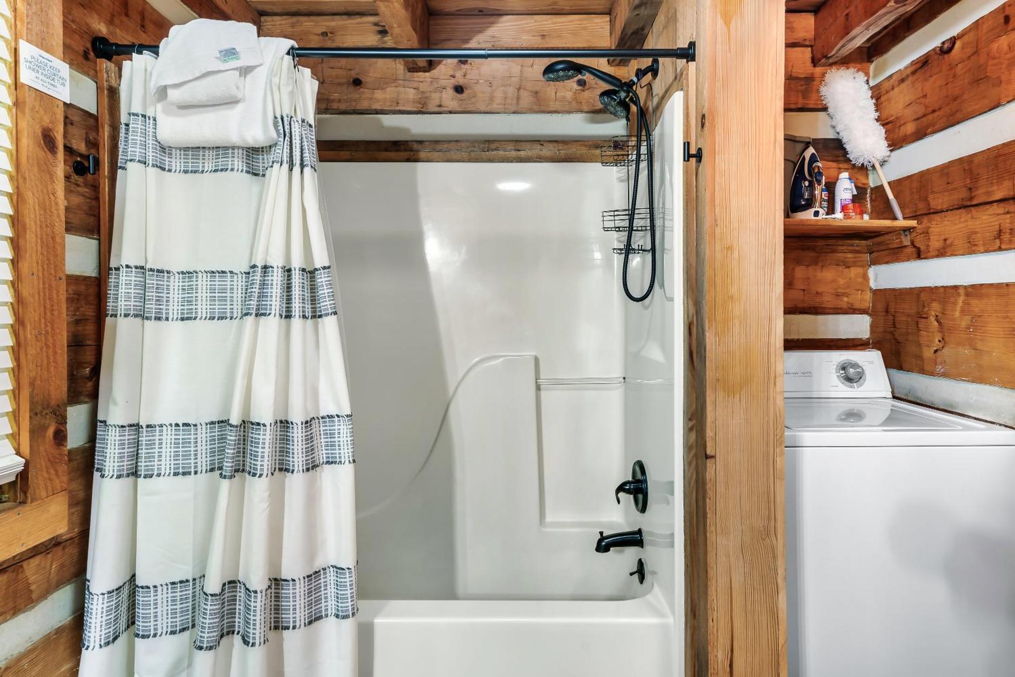 New! Black Bear Getaway With Games, Hot Tub, Rnr, Fun Chalet Sevierville