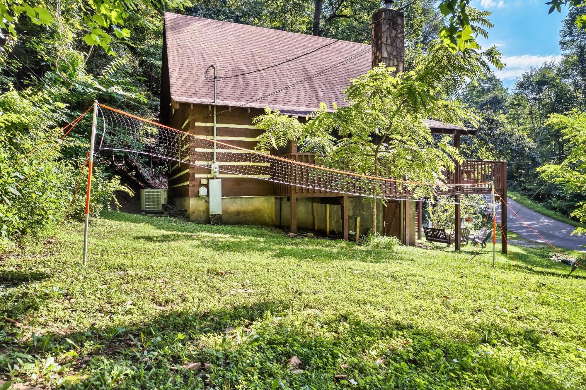 New! Black Bear Getaway With Games, Hot Tub, Rnr, Fun Chalet *