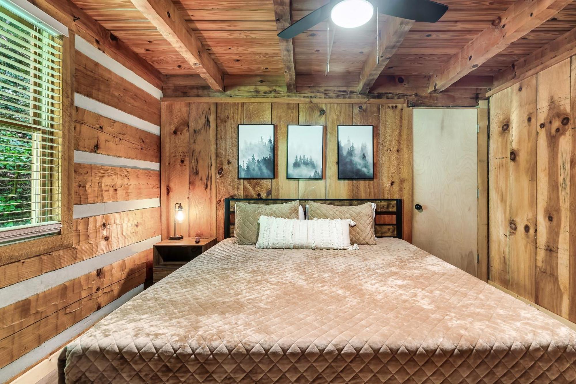 New! Black Bear Getaway With Games, Hot Tub, Rnr, Fun