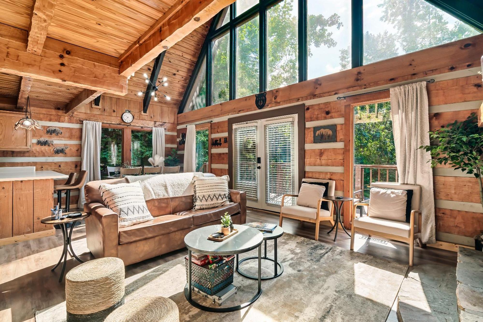 Chalet New! Black Bear Getaway With Games, Hot Tub, Rnr, Fun