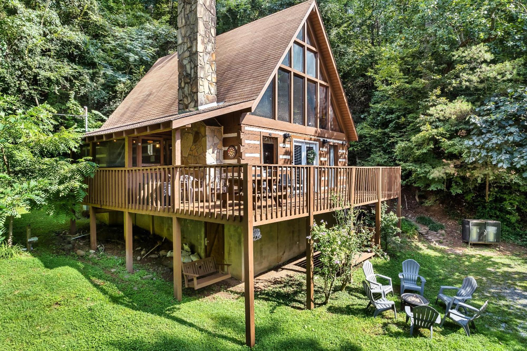 Chalet New! Black Bear Getaway With Games, Hot Tub, Rnr, Fun *